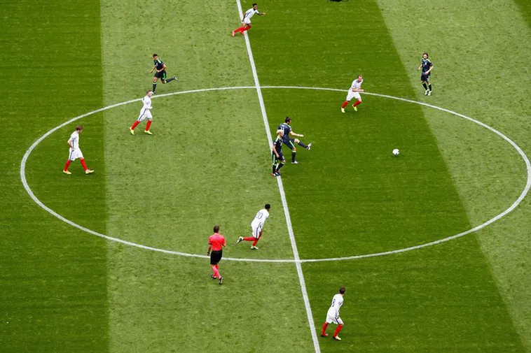 Bắt Đầu Và Bắt Đầu Lại Trận Đấu Bóng Đá Theo Quy Định Chuẩn Xác Của Luật FIFA